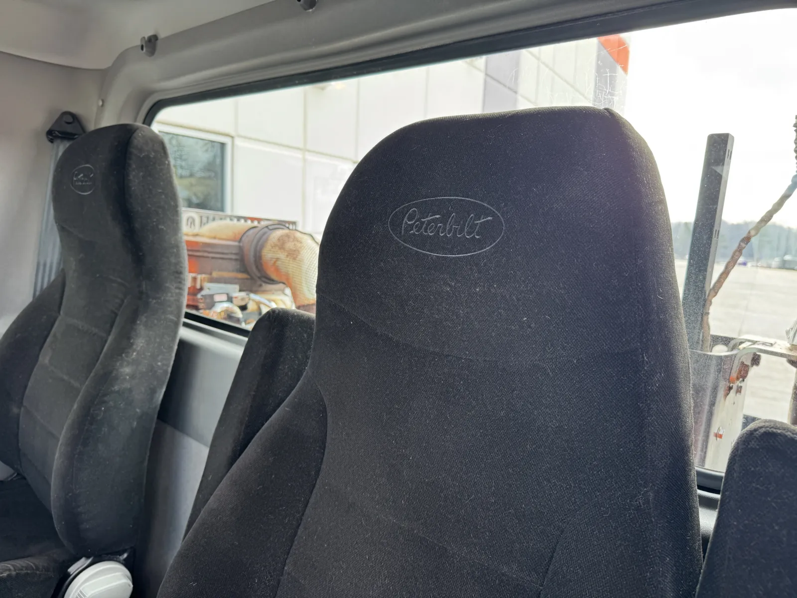 2012 Peterbilt - image 20