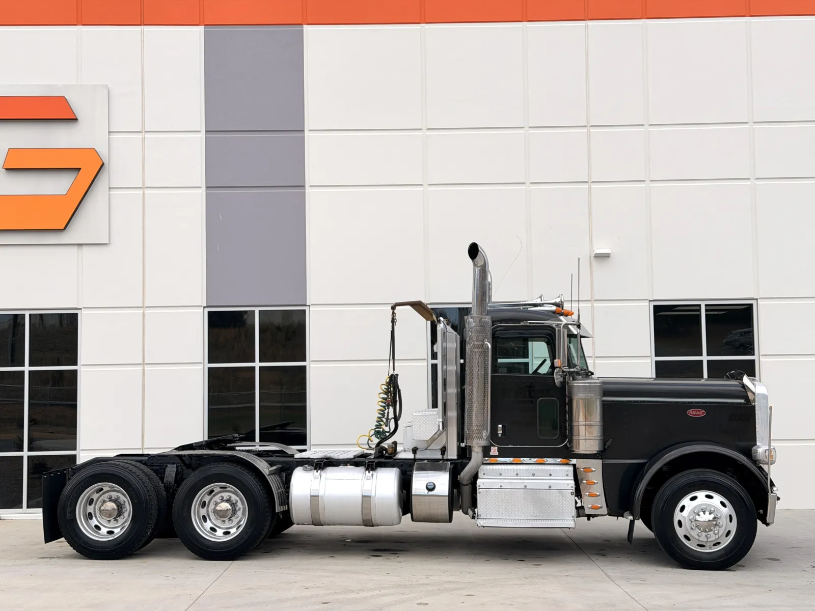 2012 Peterbilt 389 - image 3