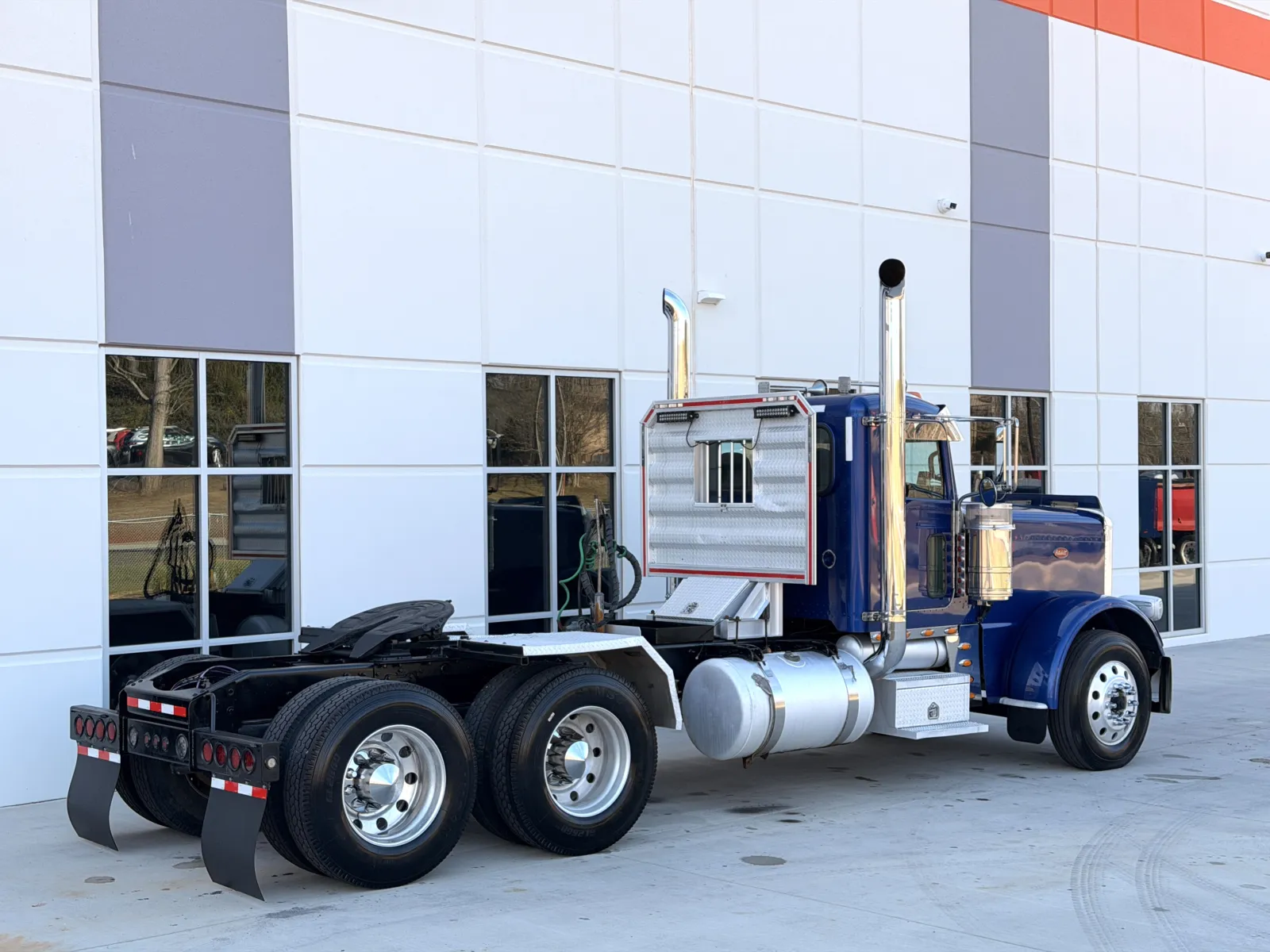 2017 Peterbilt 389 - image 5