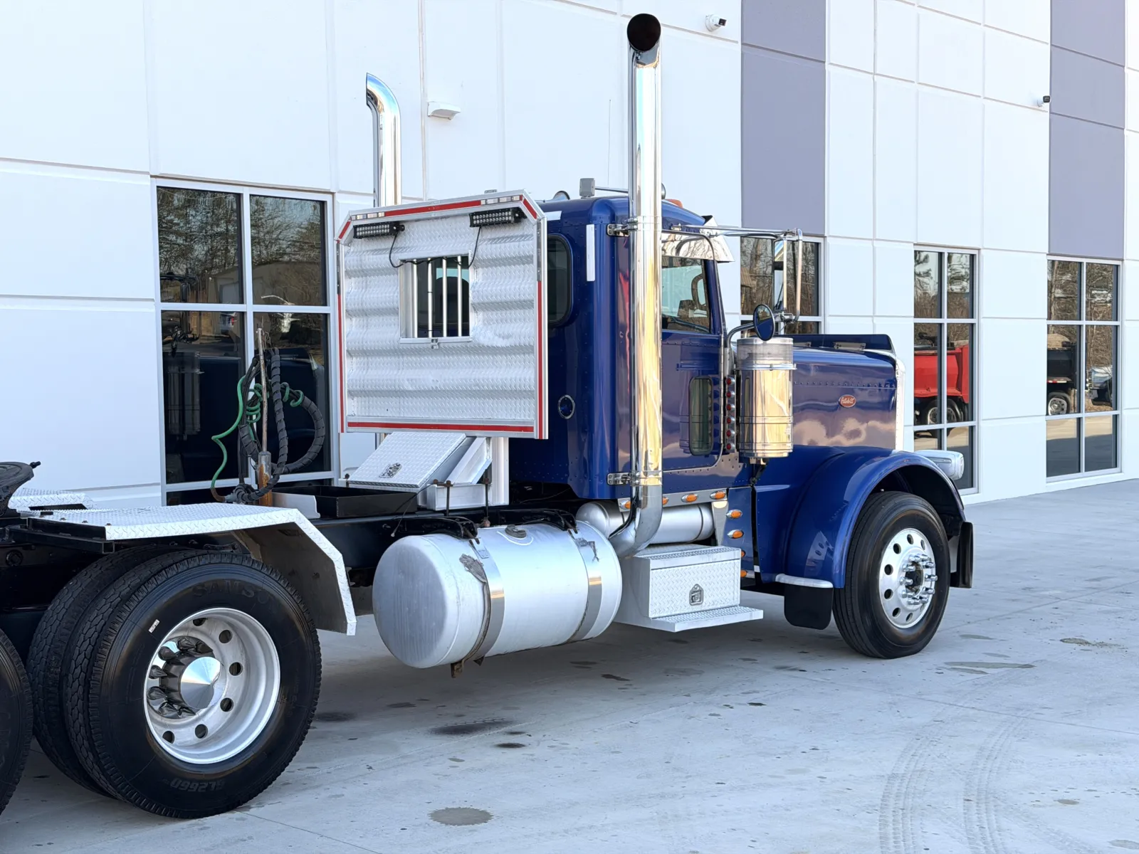 2017 Peterbilt 389 - image 7