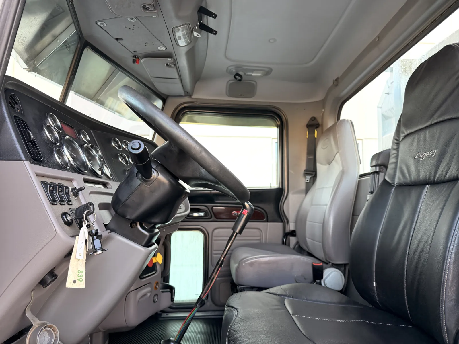 2017 Peterbilt 389 - image 14