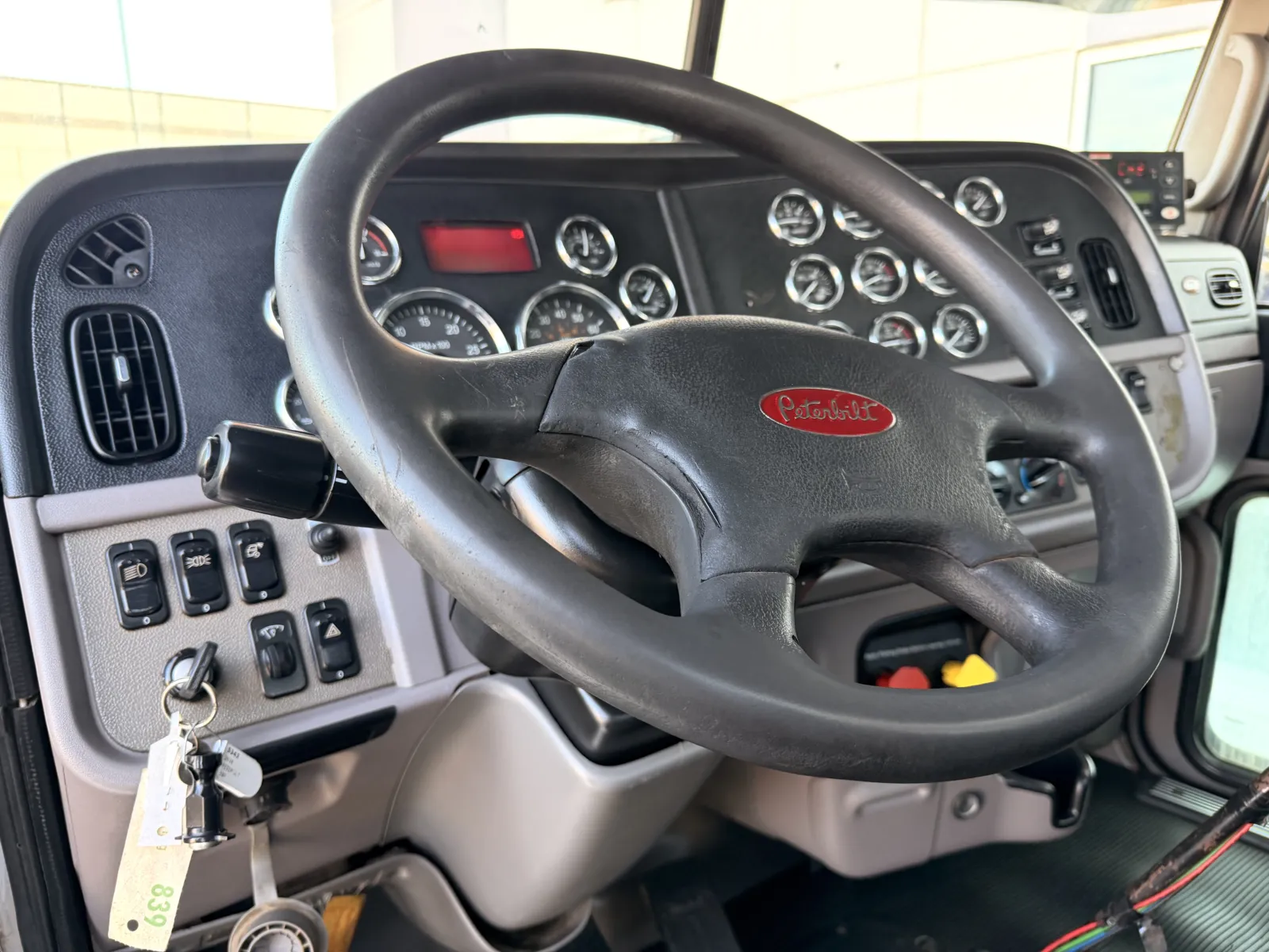 2017 Peterbilt 389 - image 15