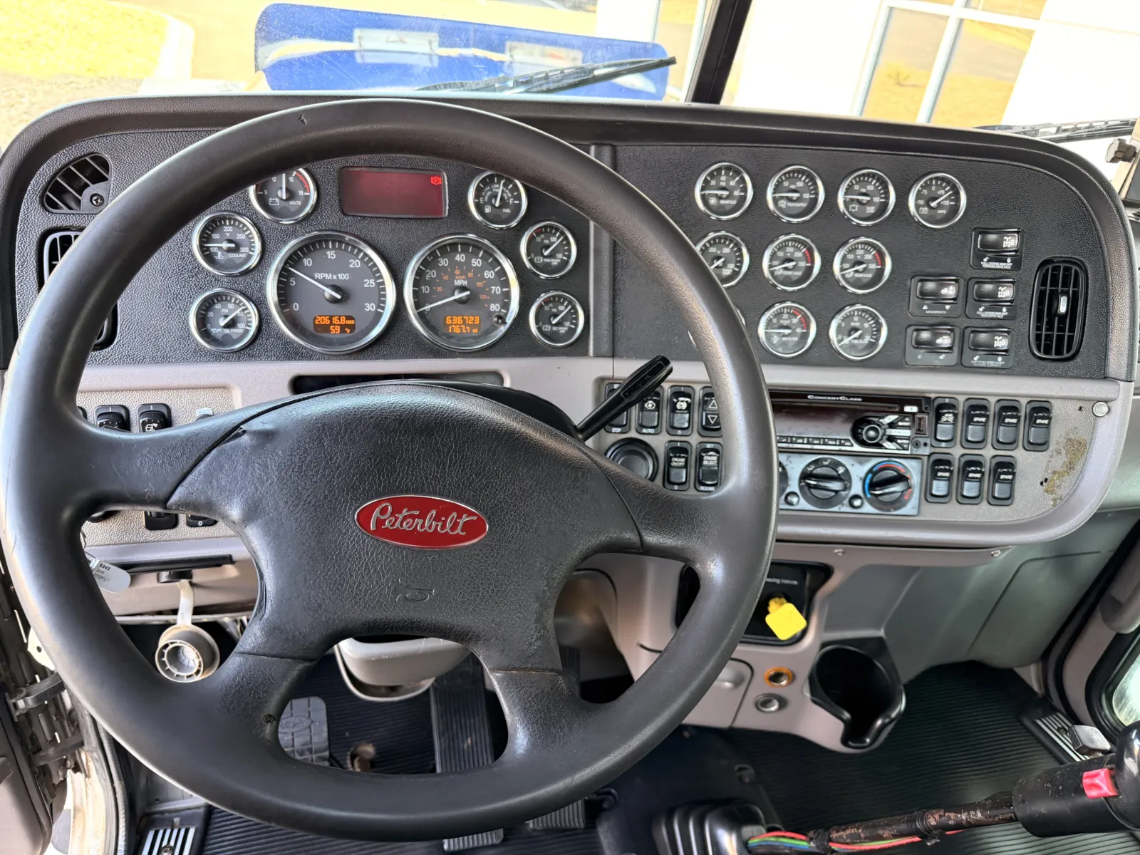 2017 Peterbilt 389 - image 16