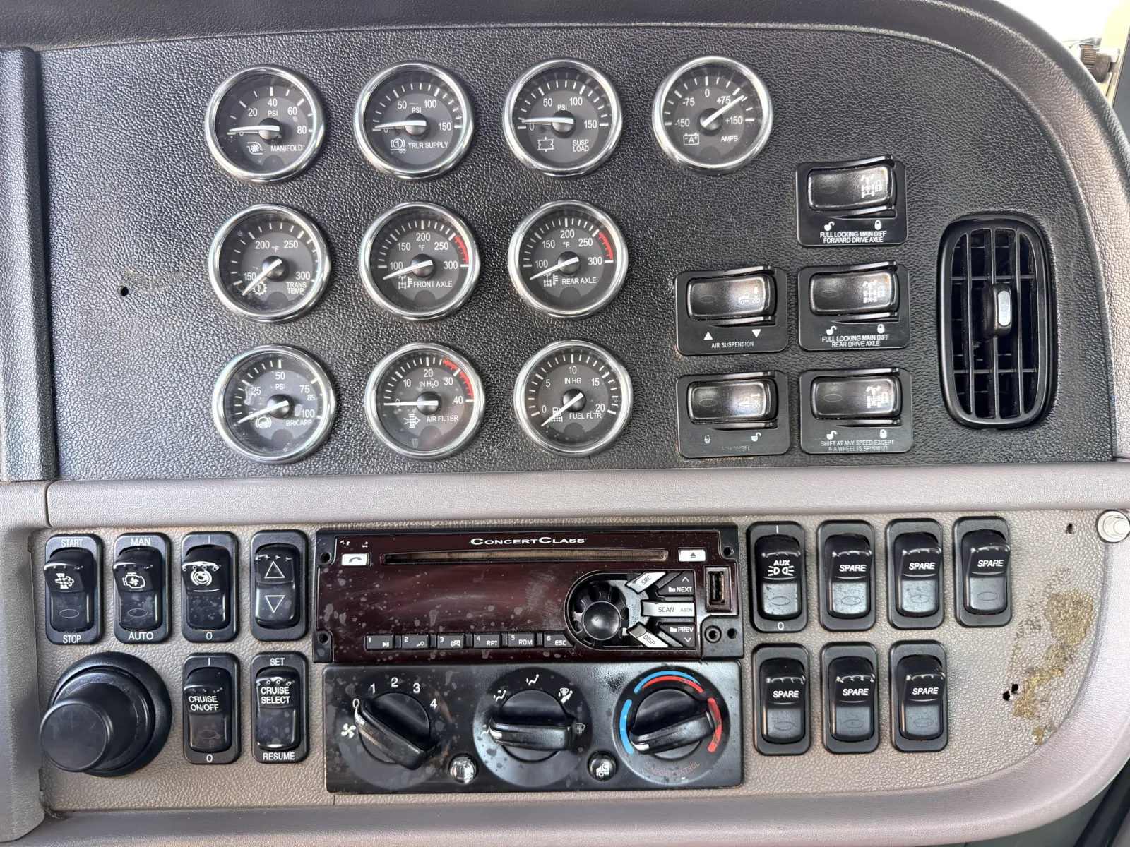 2017 Peterbilt 389 - image 18