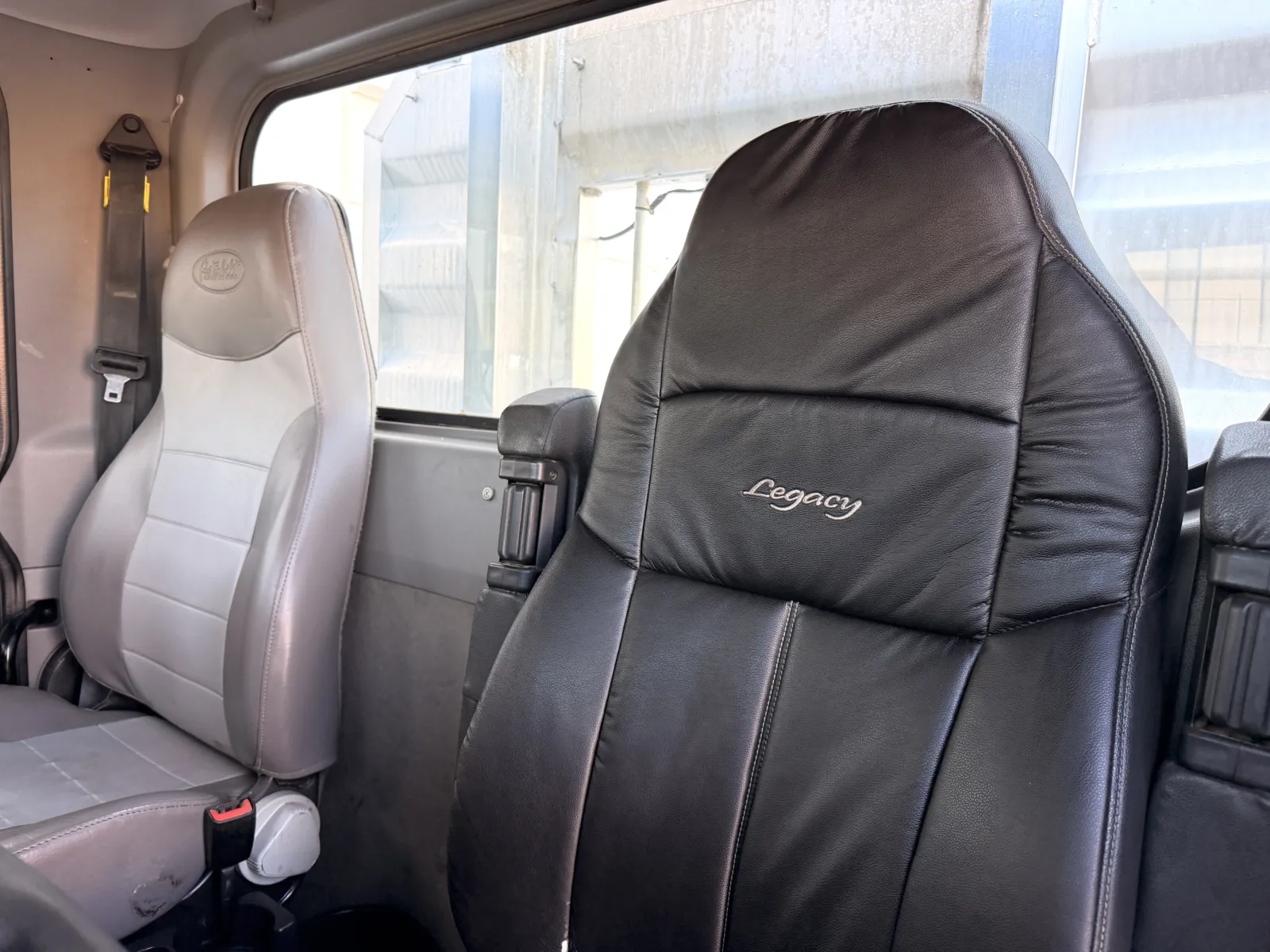 2017 Peterbilt 389 - image 20