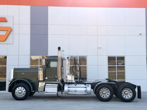 More photos of 2015 PETERBILT 389 at Forge Truck Centers - South Carolina, SC