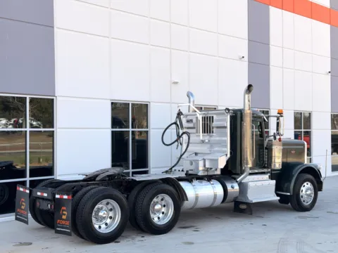 More photos of 2015 PETERBILT 389 at Forge Truck Centers - South Carolina, SC