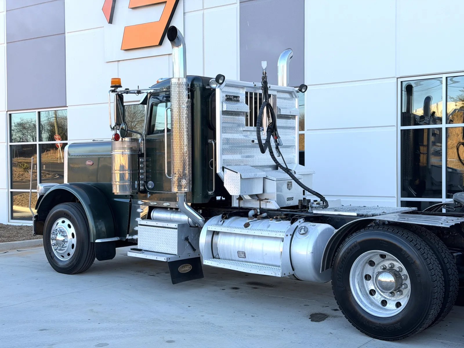 2015 Peterbilt 389 - image 8