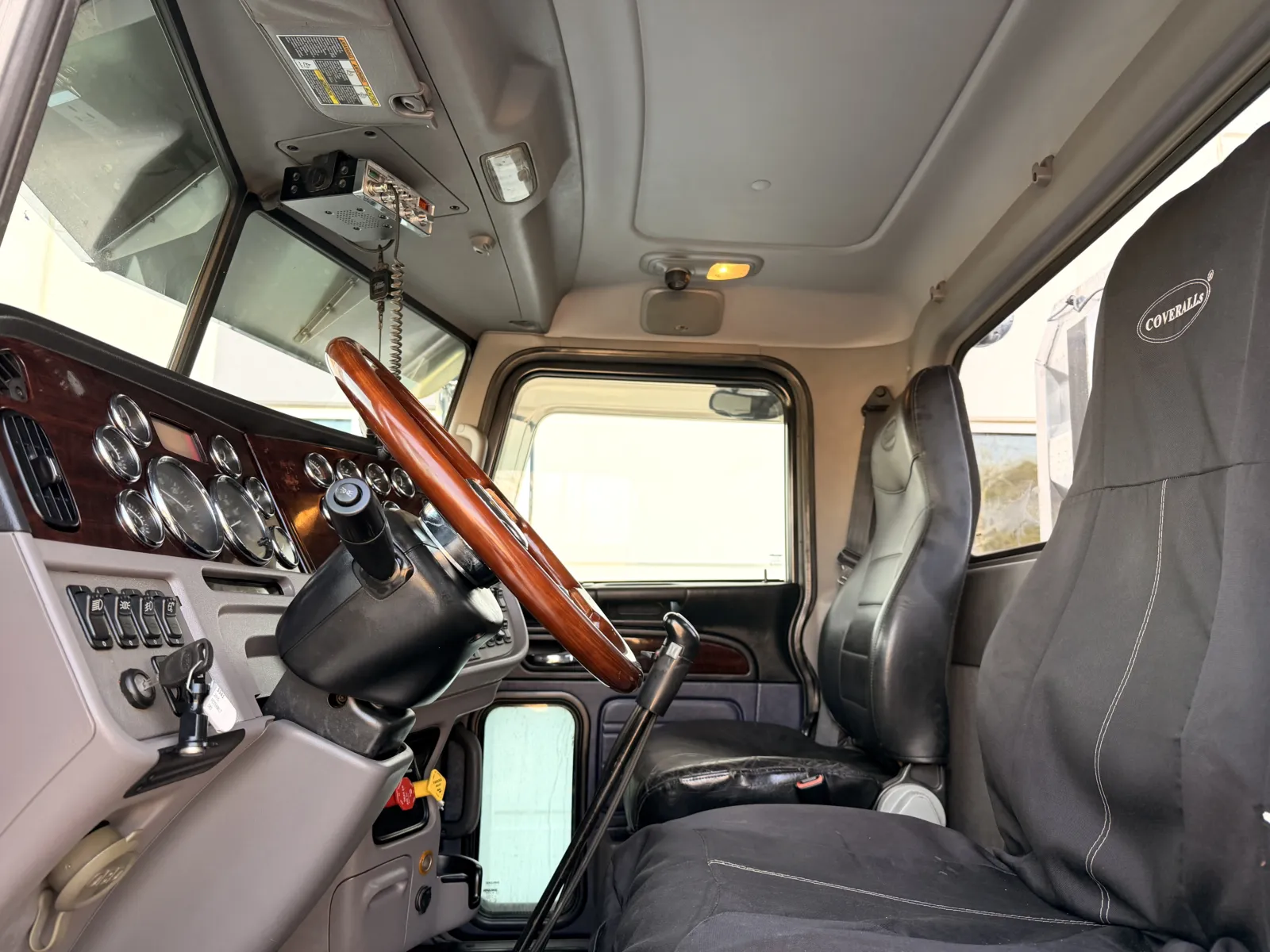 2015 Peterbilt 389 - image 14