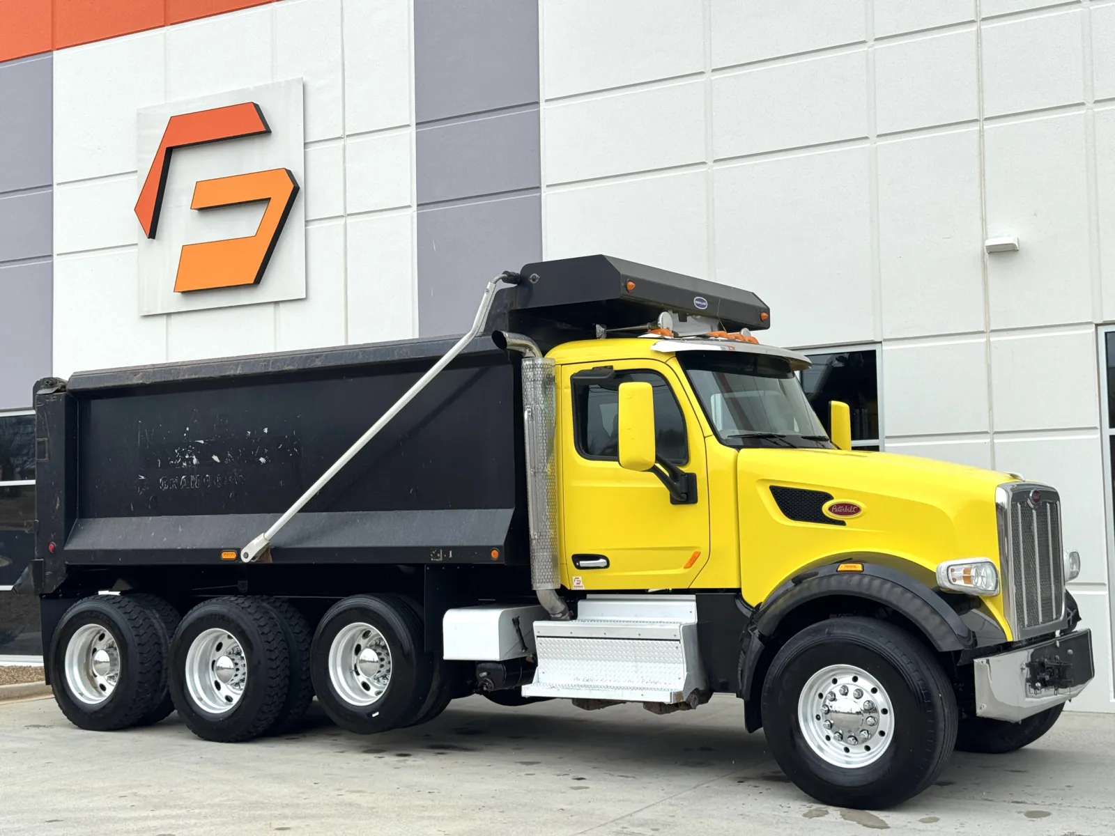 2018 Peterbilt 567 - image 2