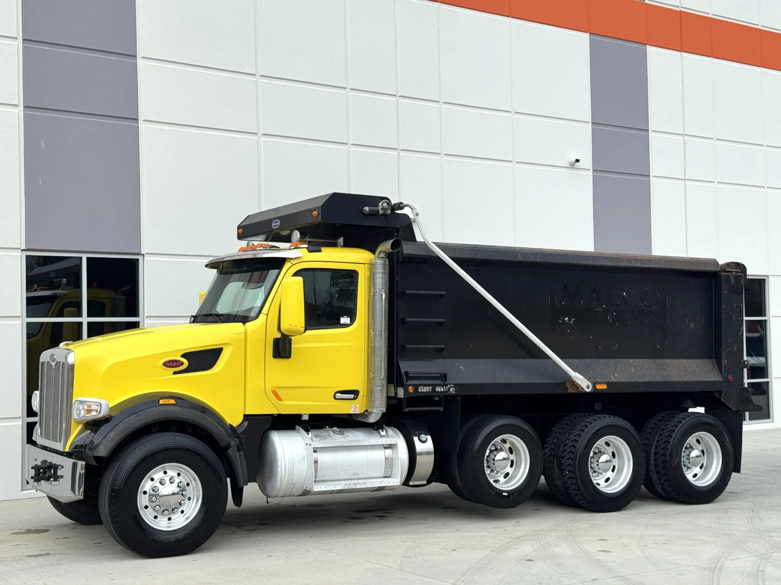 2018 Peterbilt 567 - image 3