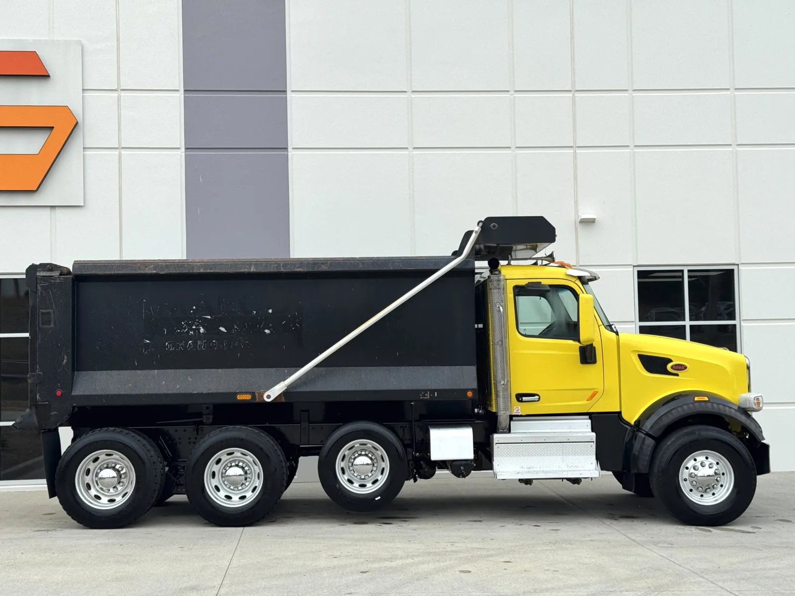 2018 Peterbilt 567 - image 4