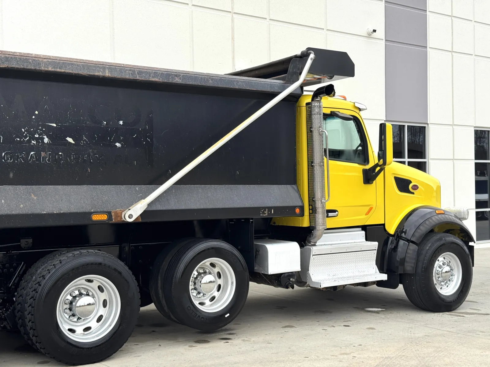 2018 Peterbilt 567 - image 8