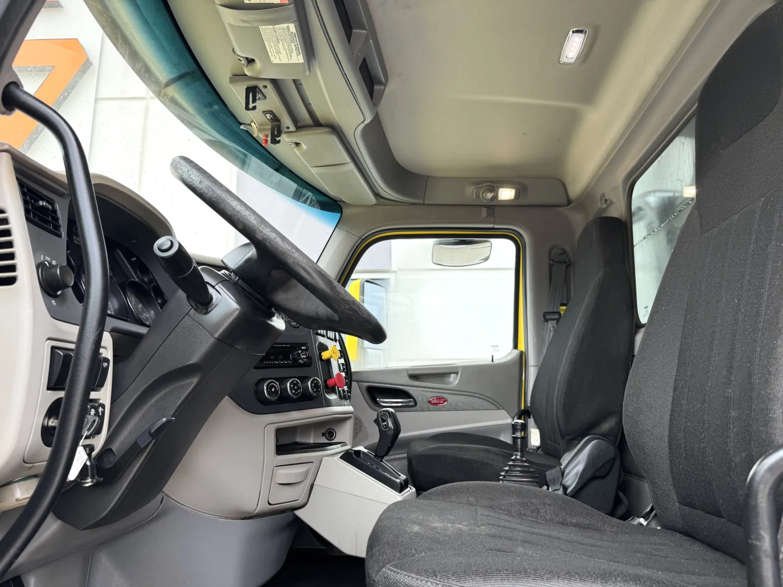 2018 Peterbilt 567 - image 15