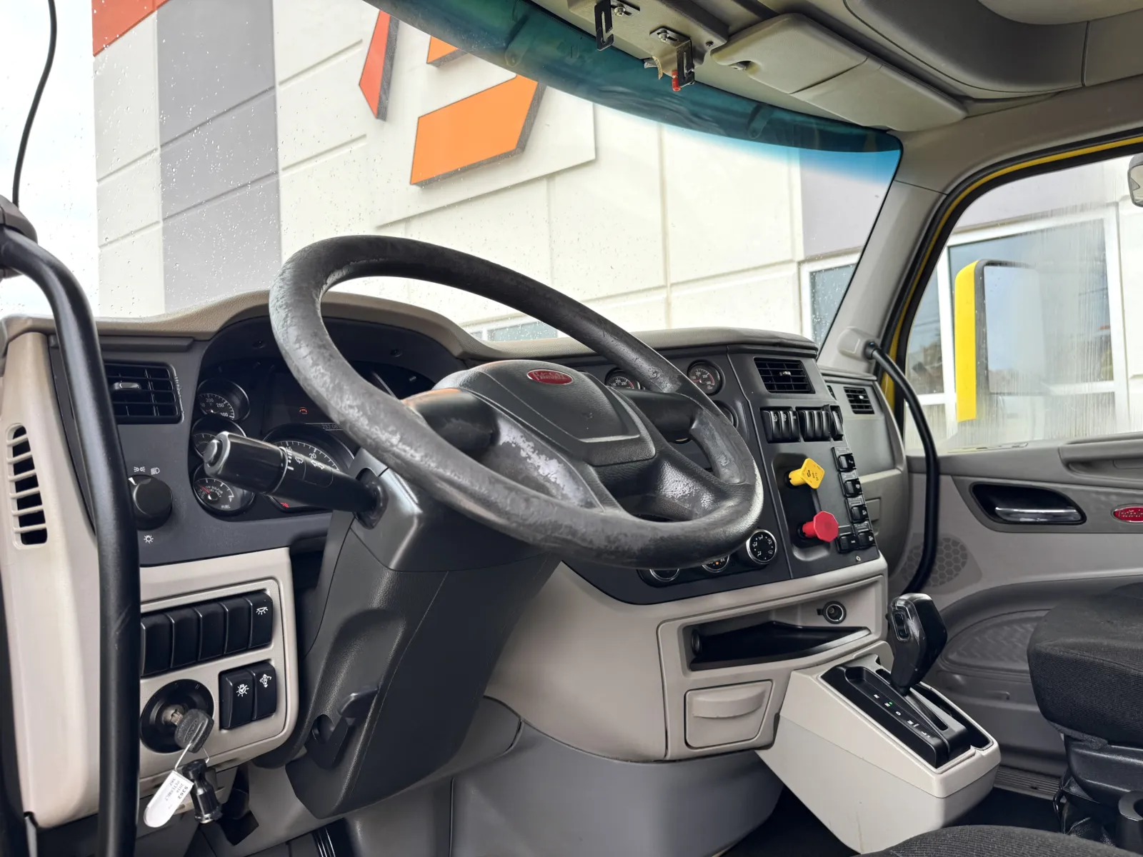 2018 Peterbilt 567 - image 16