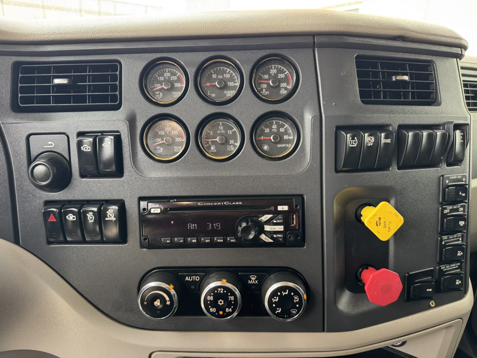 2018 Peterbilt 567 - image 19