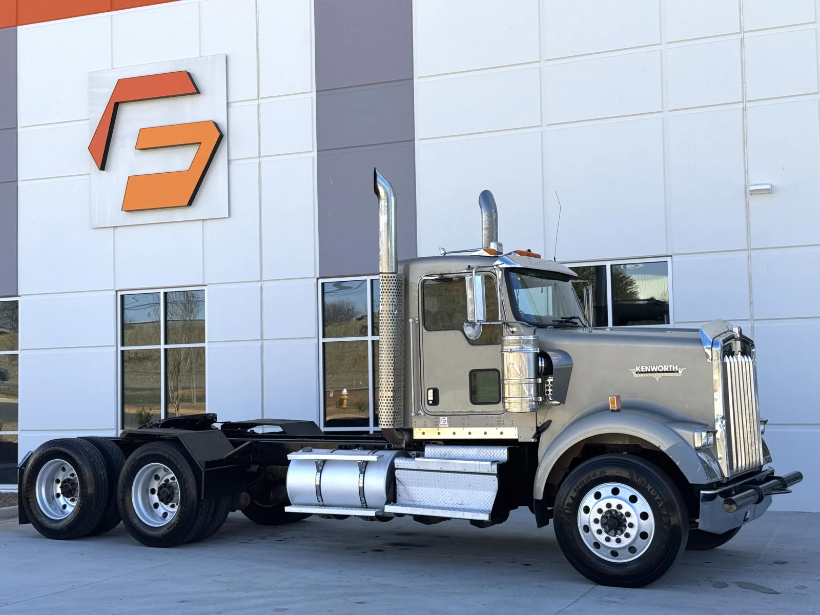 2021 Kenworth W900 - image 1