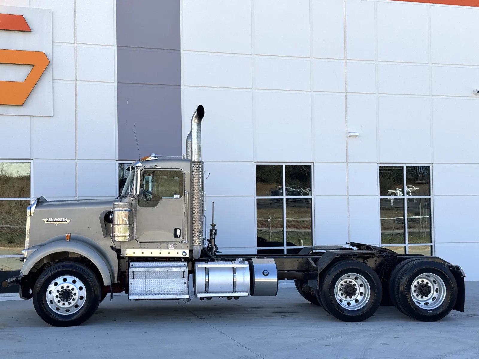2021 Kenworth W900 - image 4