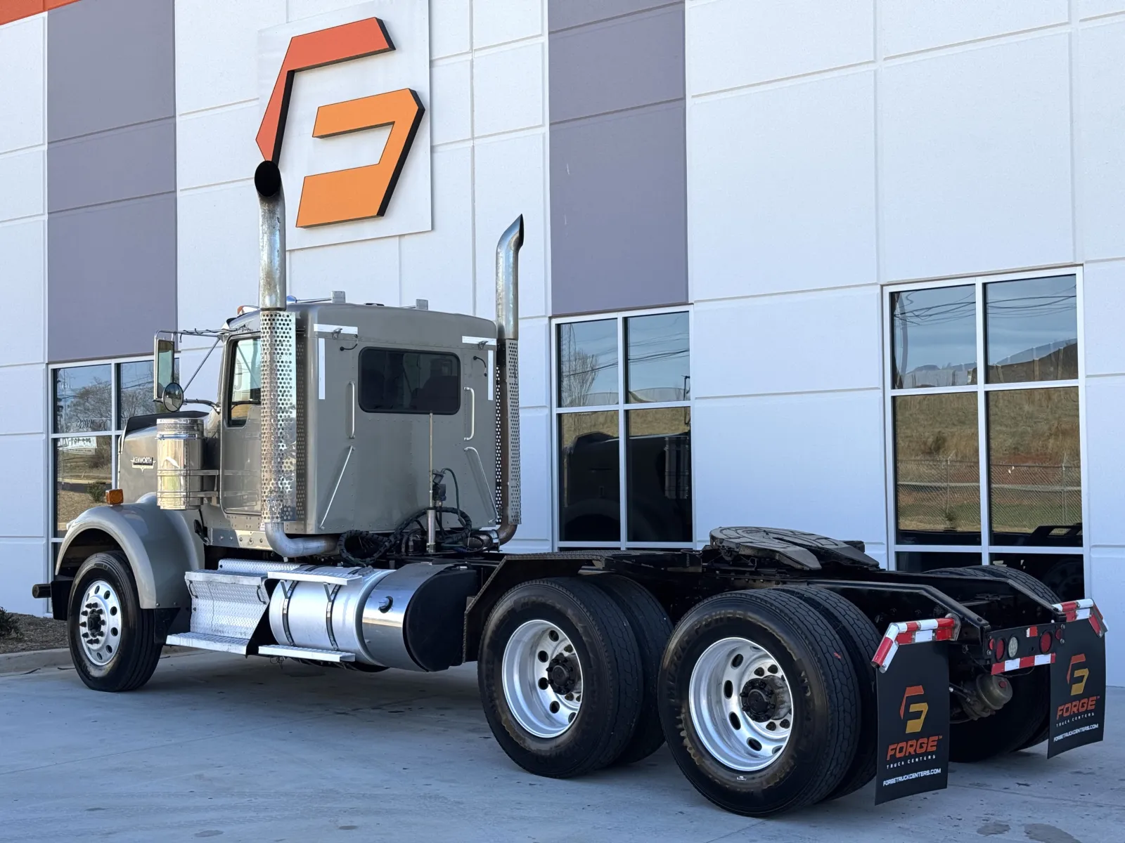 2021 Kenworth W900 - image 6