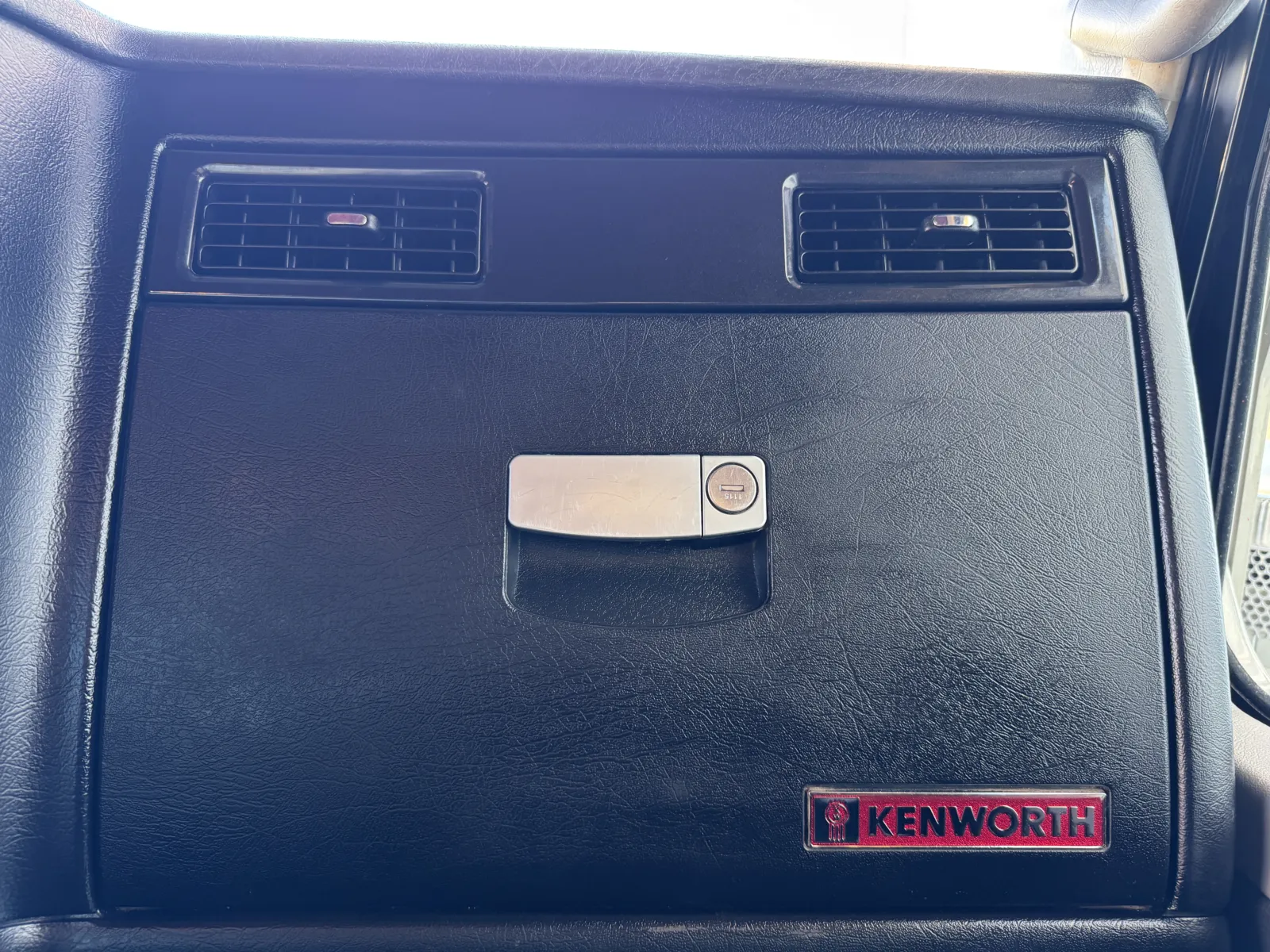 2021 Kenworth W900 - image 18