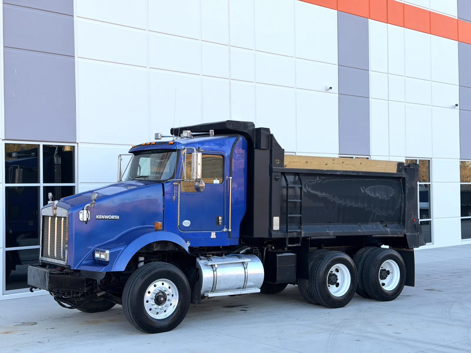 2011 Kenworth T800 - image 3