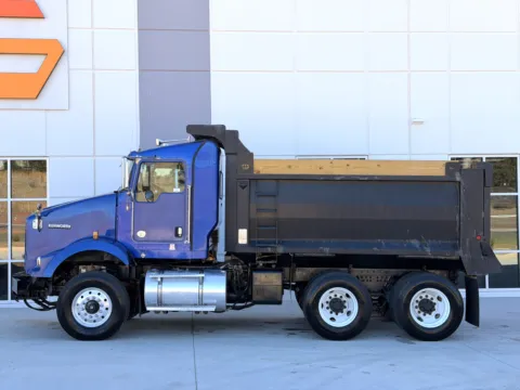 More photos of 2011 KENWORTH T800 at Forge Truck Centers - South Carolina, SC