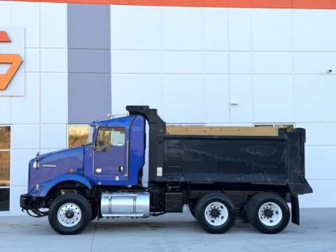 More photos of 2011 KENWORTH T800 at Forge Truck Centers - South Carolina, SC