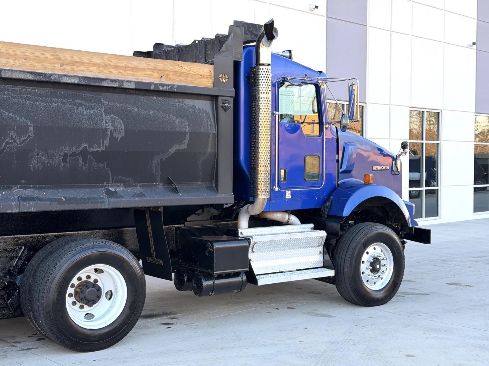 2011 Kenworth T800 - image 8