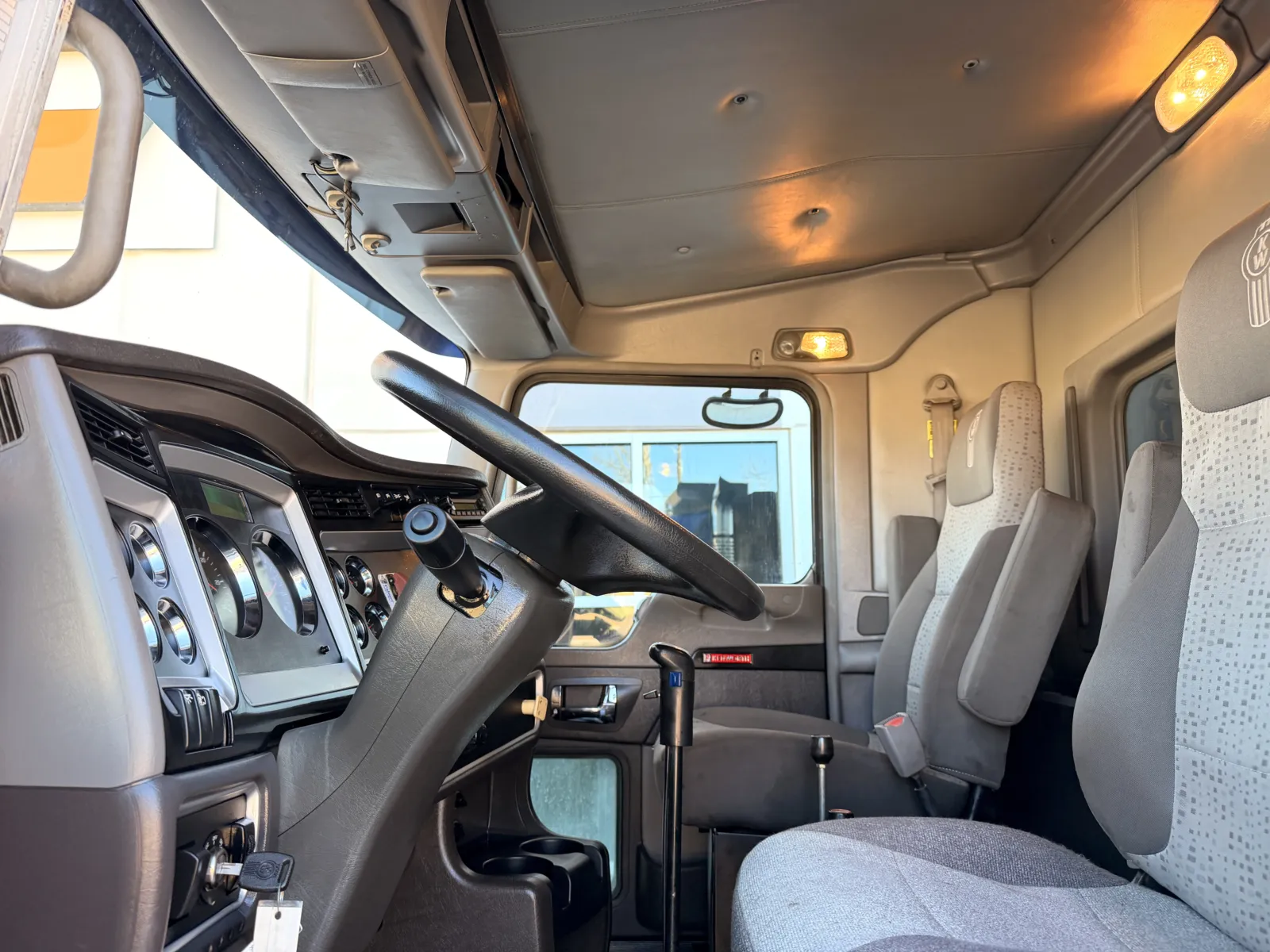 2011 Kenworth T800 - image 15