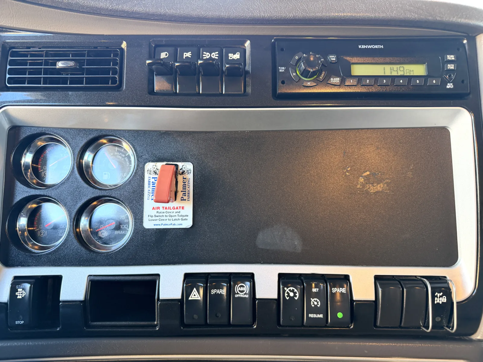 2011 Kenworth T800 - image 19