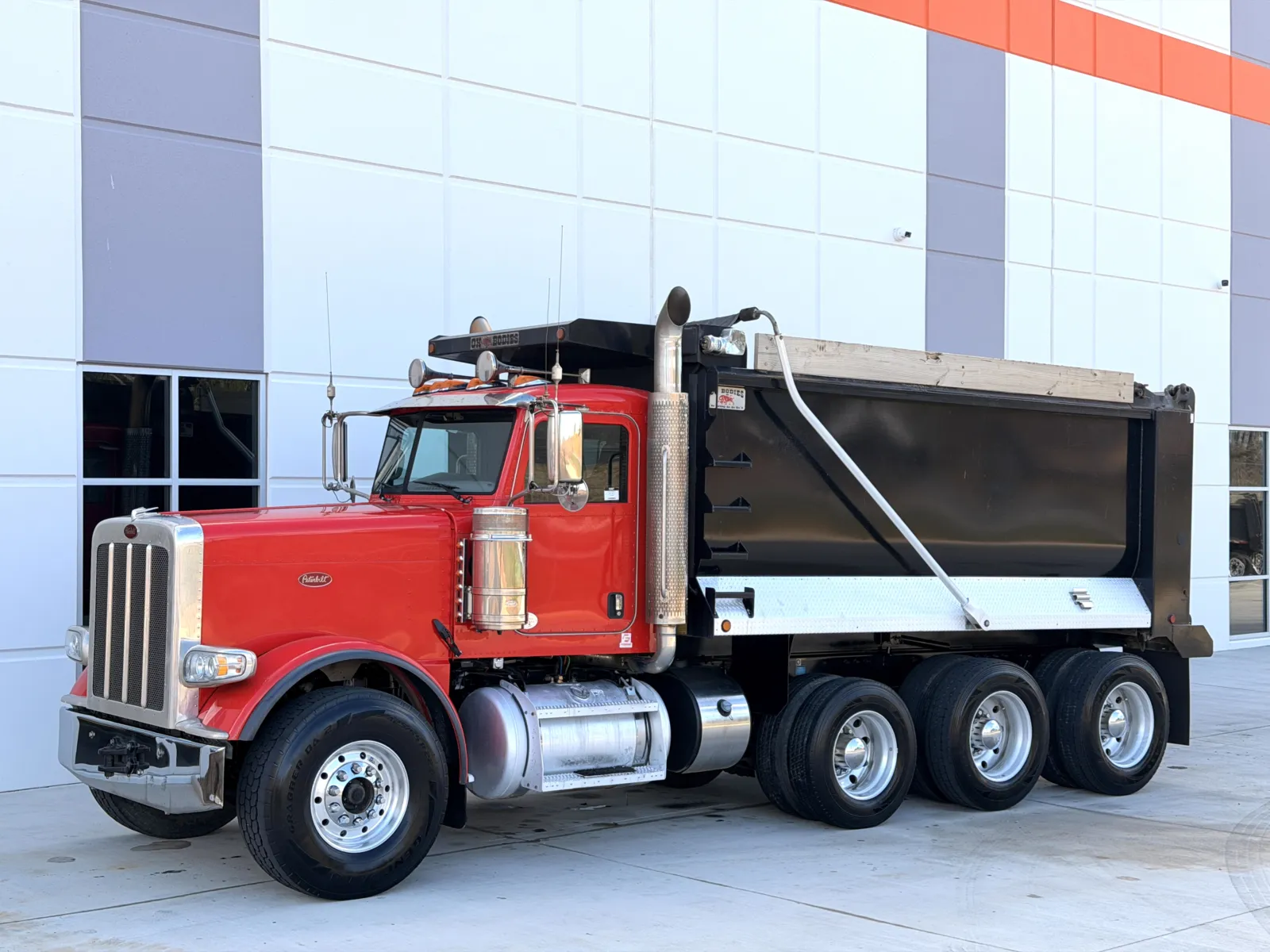 2021 Peterbilt 389 - image 3