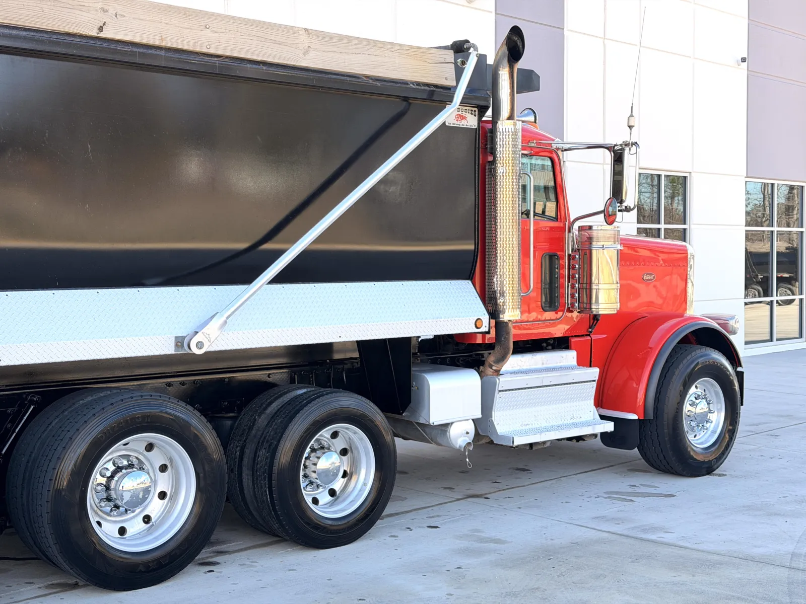 2021 Peterbilt 389 - image 8