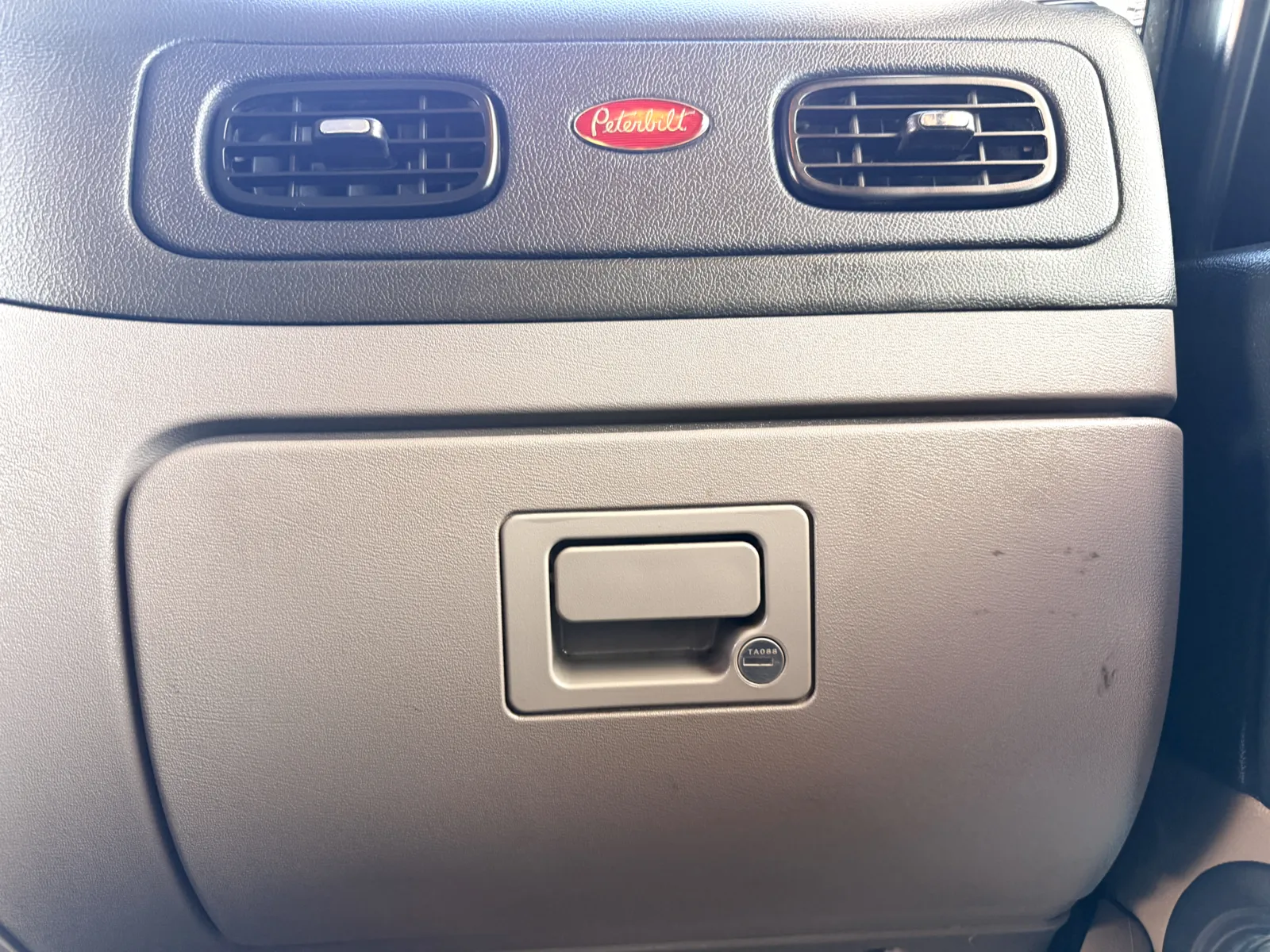 2021 Peterbilt 389 - image 20