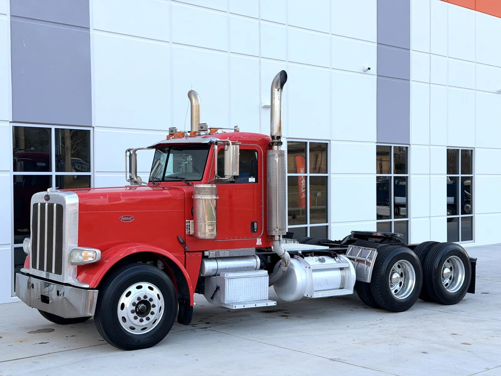 2008 Peterbilt - image 2