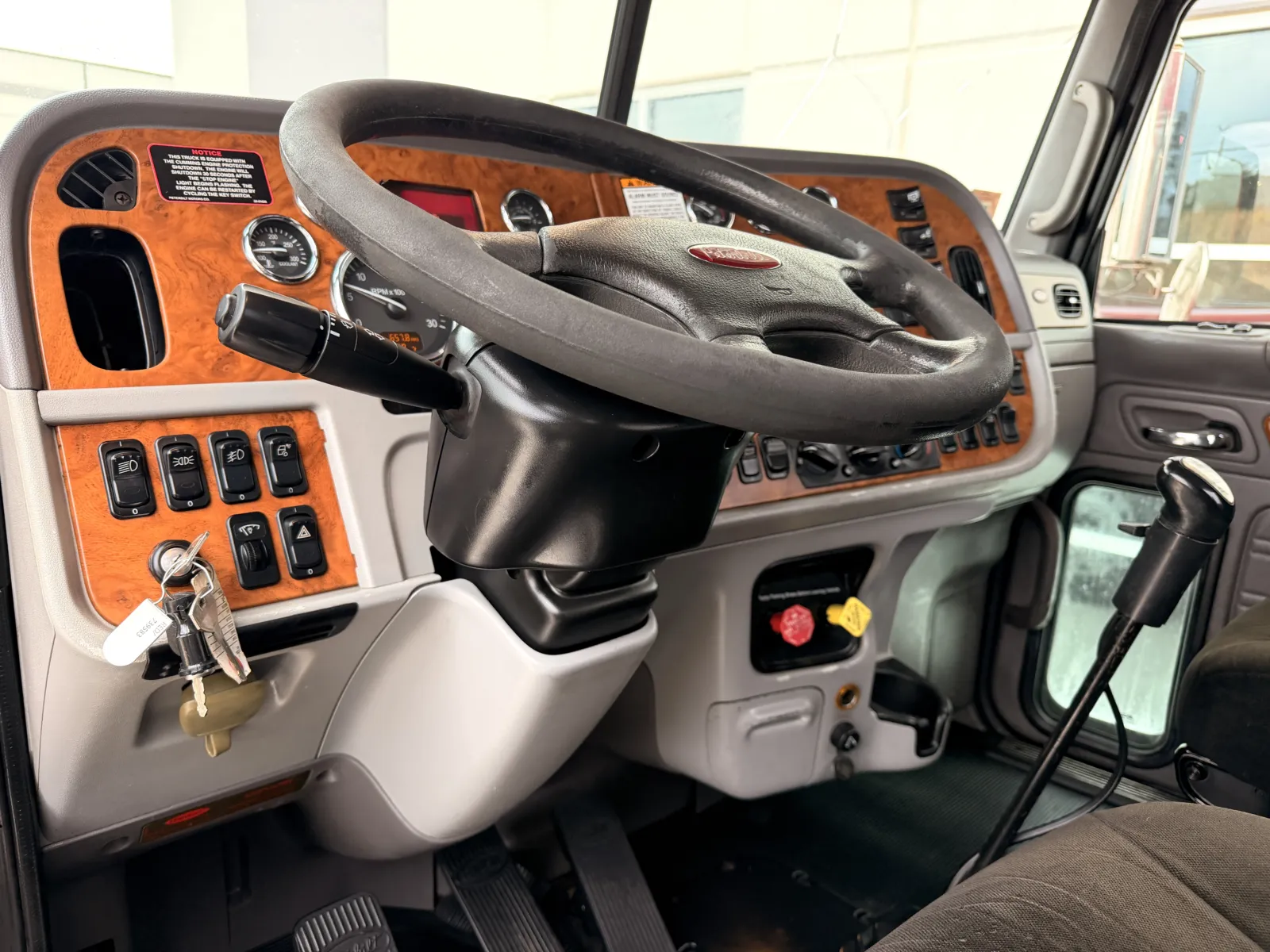 2008 Peterbilt - image 15