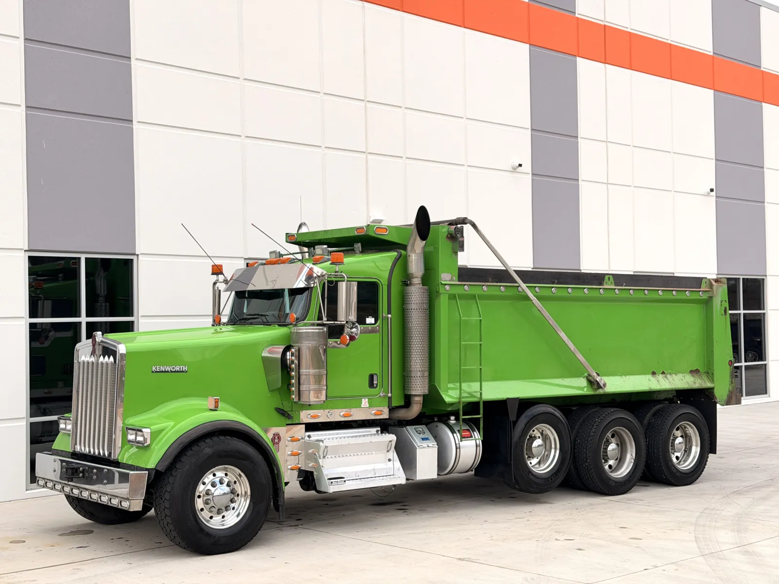 2019 Kenworth W900 - image 3