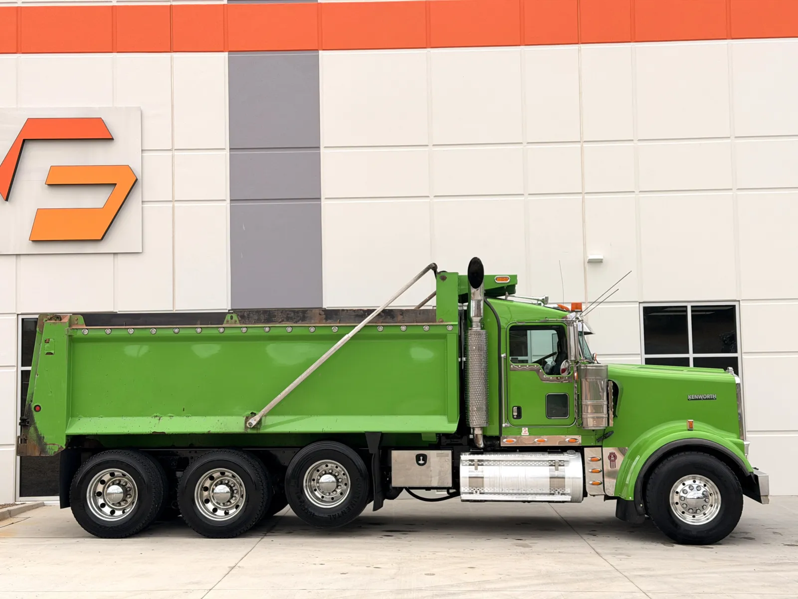 2019 Kenworth W900 - image 4