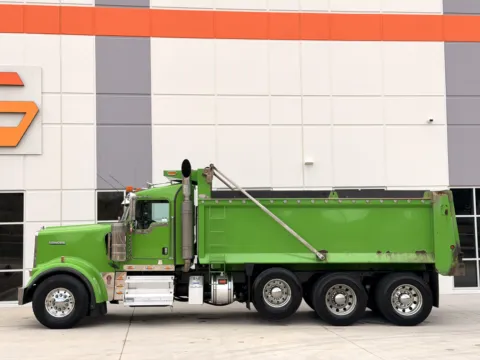 More photos of 2019 KENWORTH W900 at Forge Truck Centers - South Carolina, SC