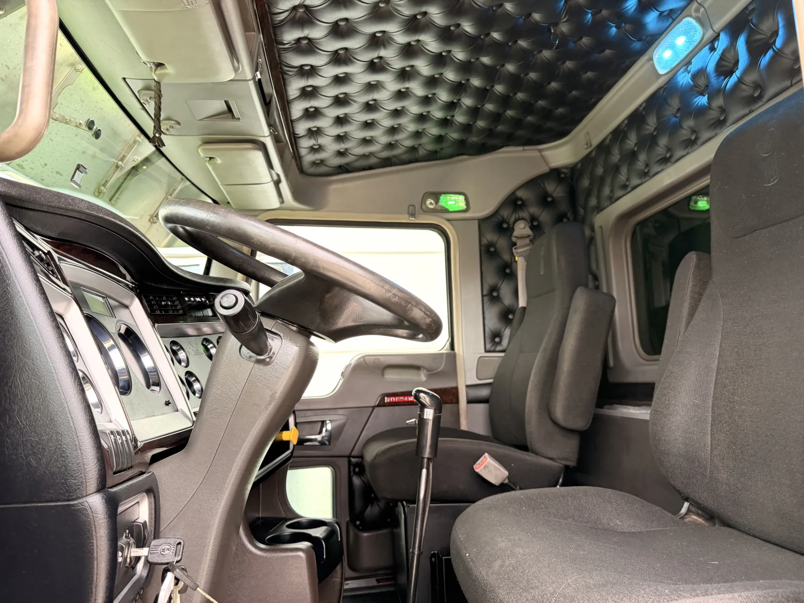 2019 Kenworth W900 - image 15