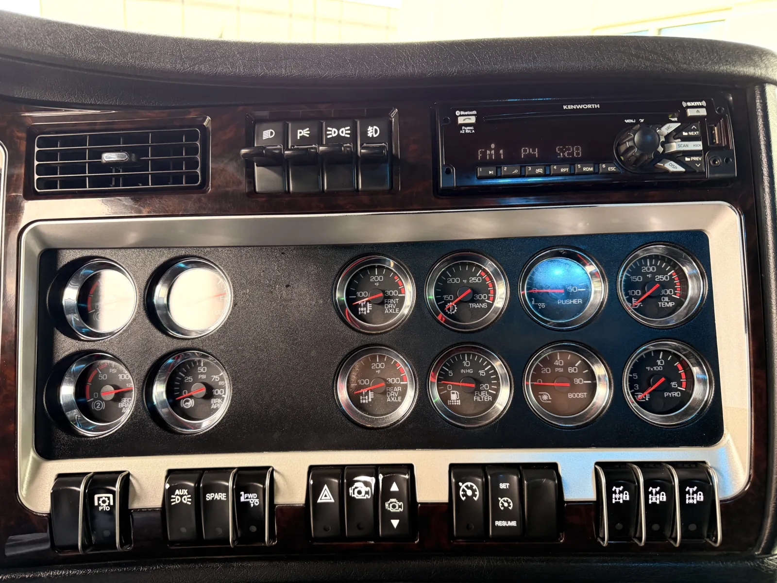 2019 Kenworth W900 - image 19