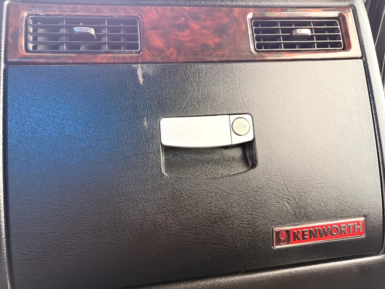 2019 Kenworth W900 - image 20