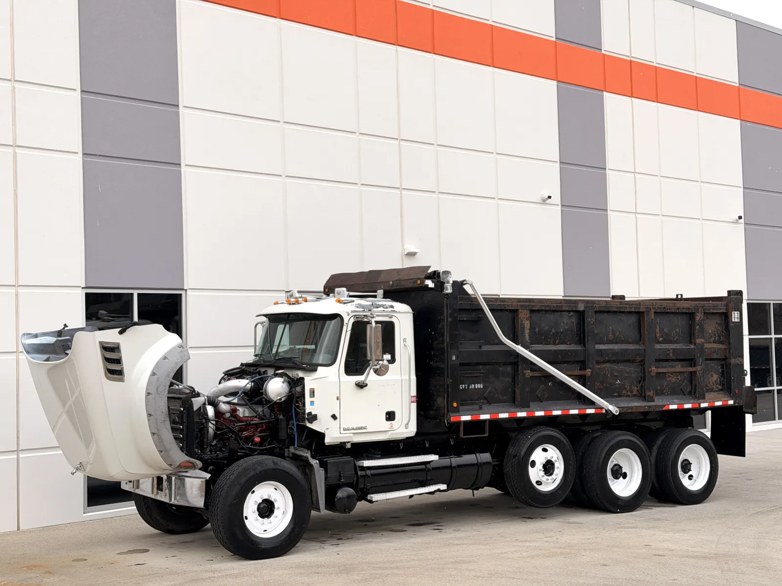 2010 Mack - image 11