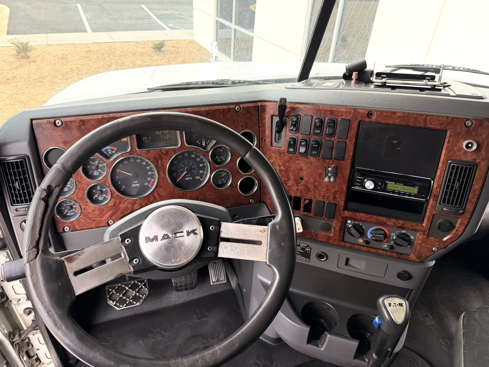 2010 Mack - image 17