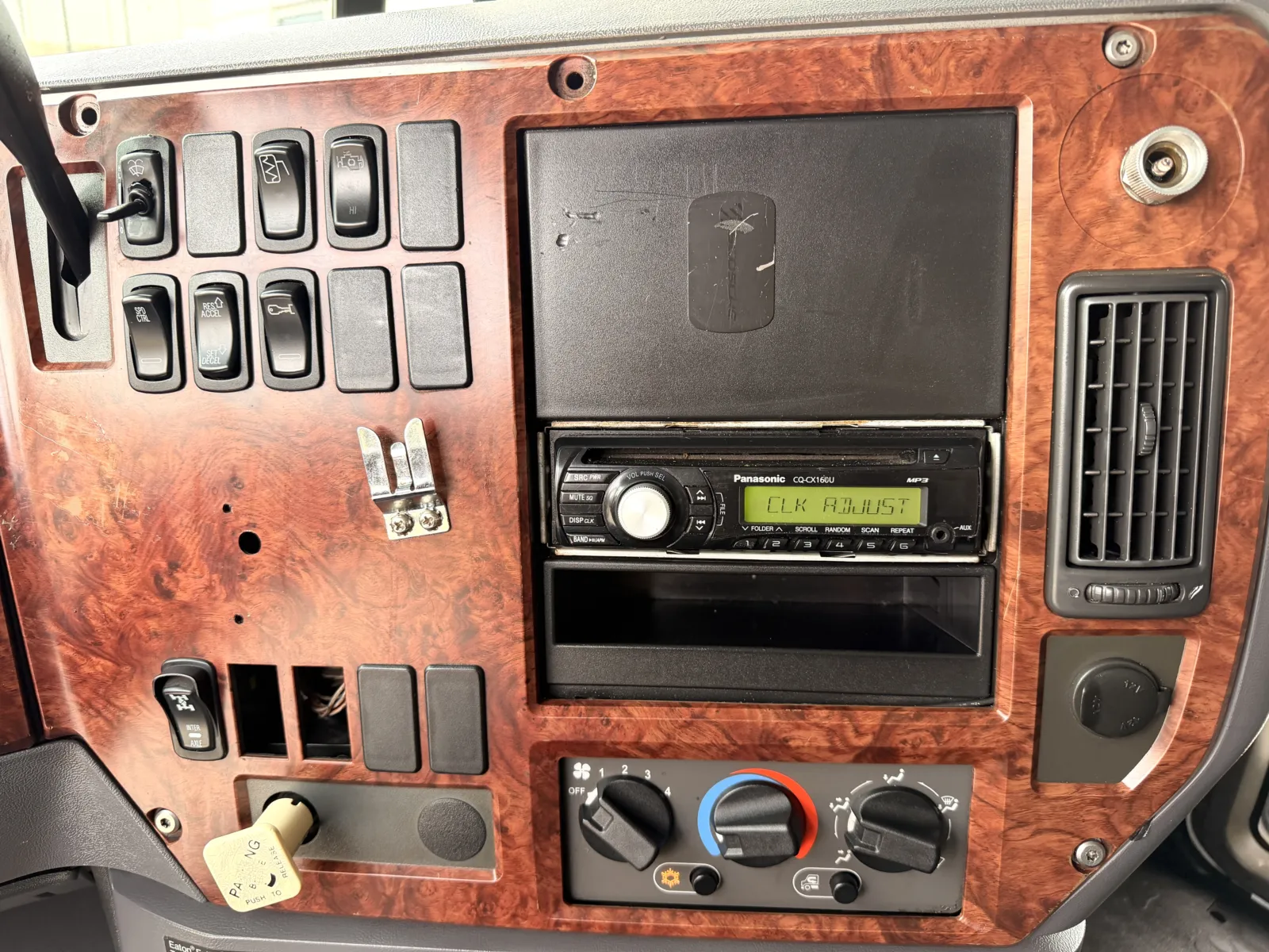 2010 Mack - image 19