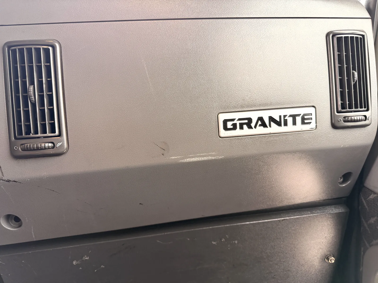 2010 Mack - image 20