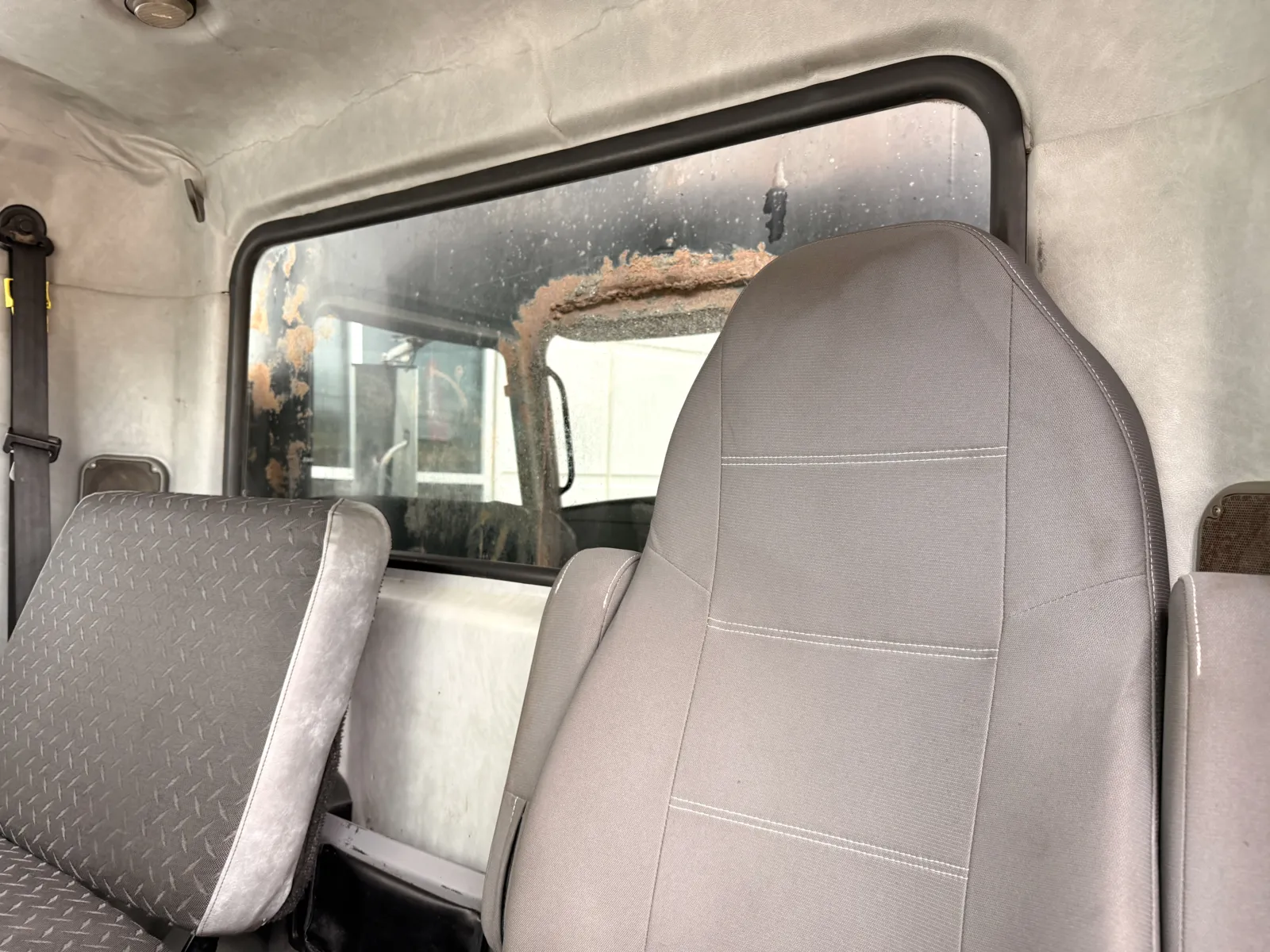 2010 Mack - image 21