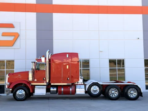 More photos of 2014 PETERBILT 367 at Forge Truck Centers - South Carolina, SC