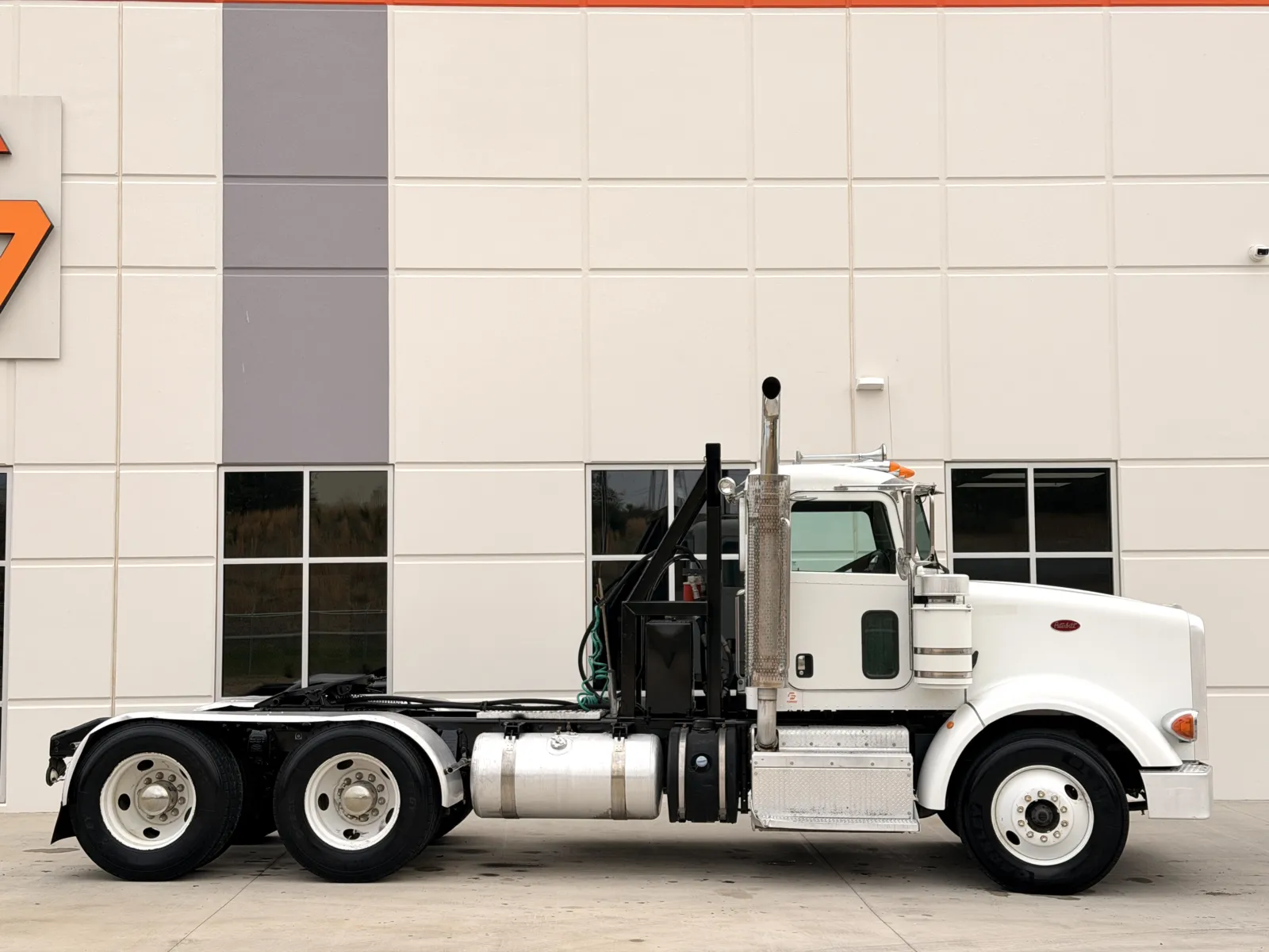 2013 Peterbilt - image 3