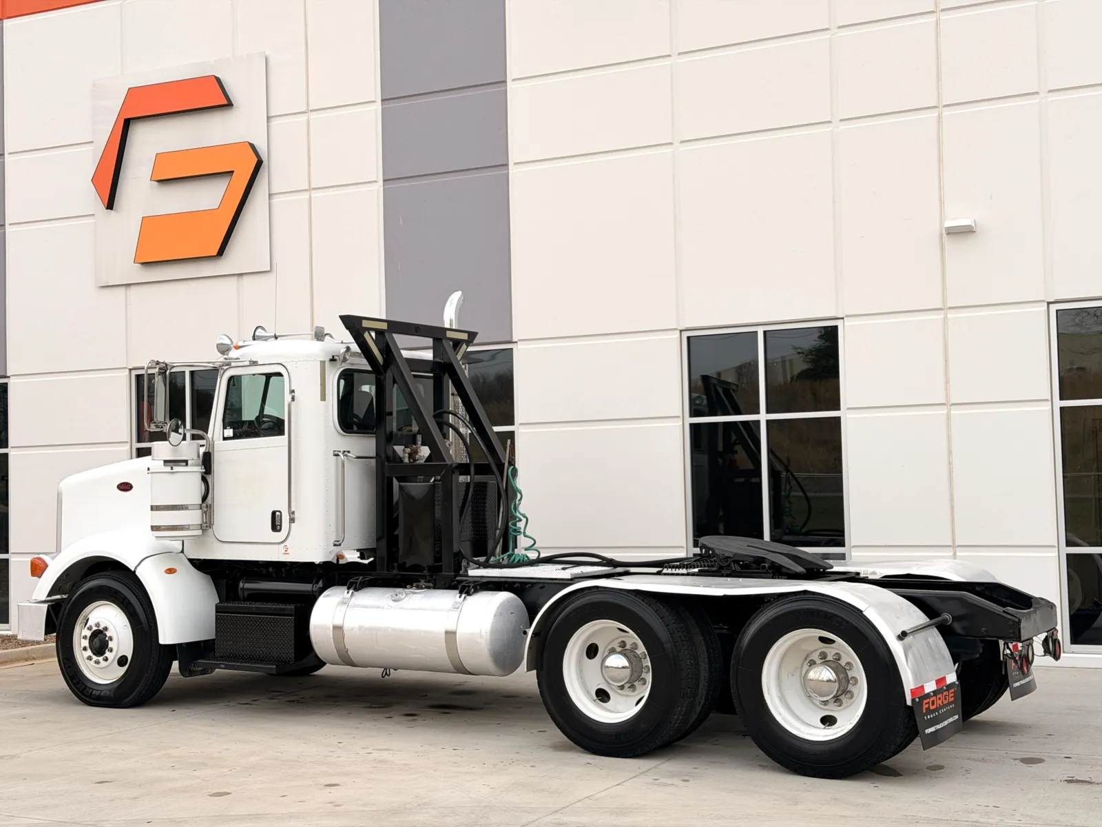 2013 Peterbilt - image 6