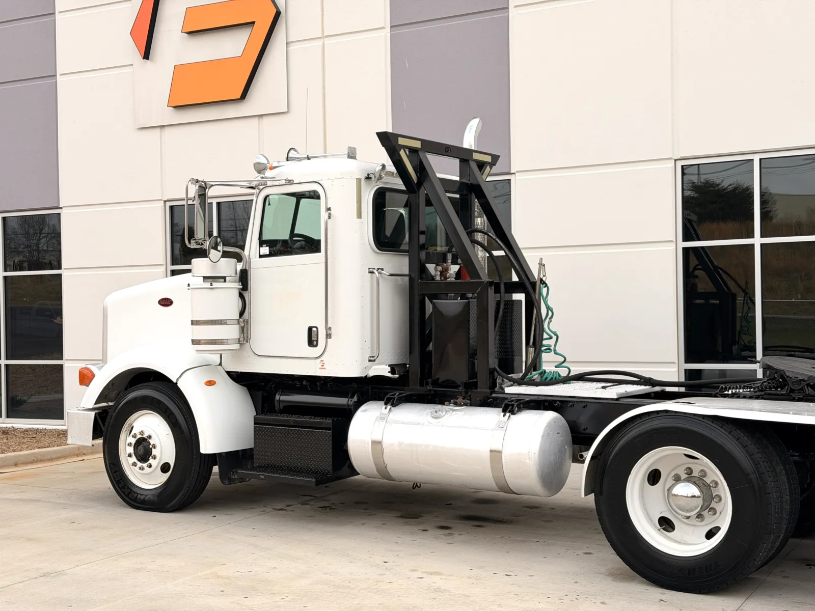 2013 Peterbilt - image 8